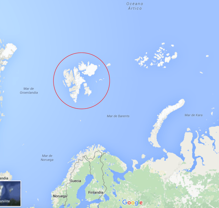 Glaciar de Wahlenbergbreen frente las costas de Noruega