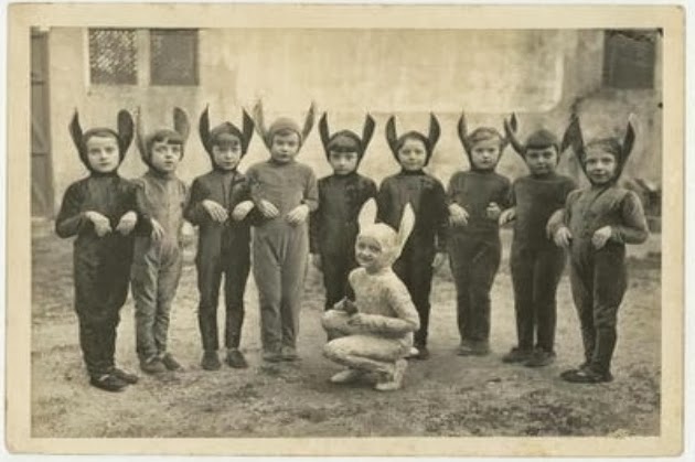 creepy-vintage-halloween-costumes-5